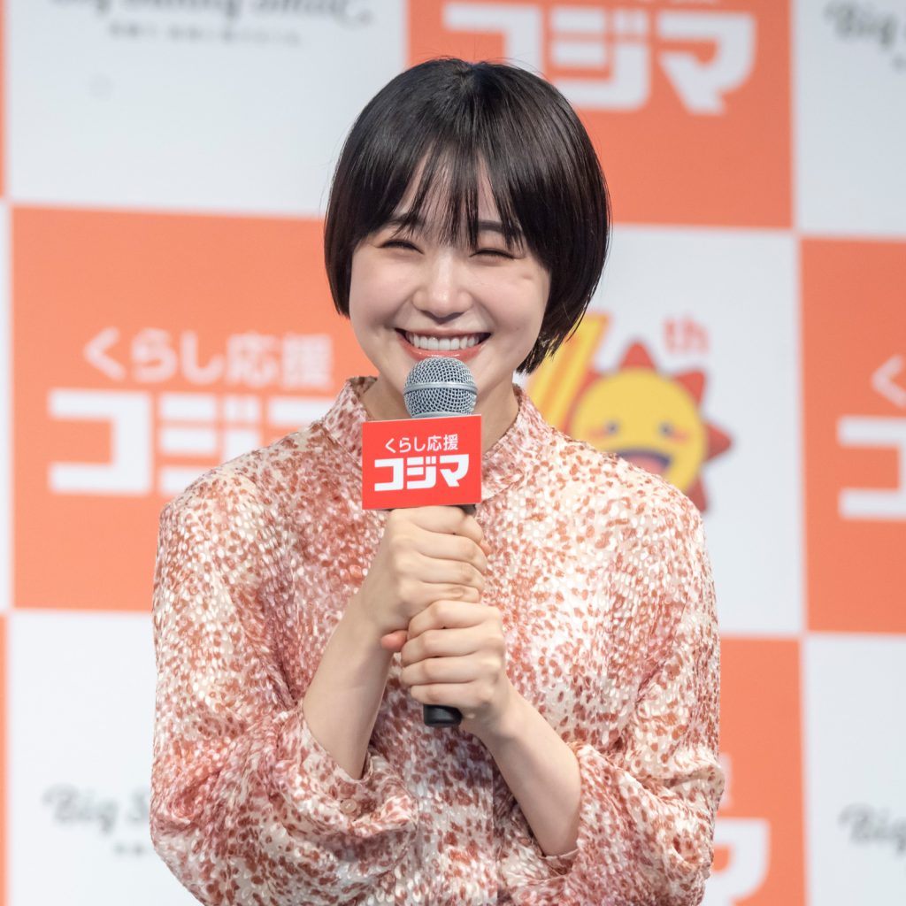 「コジマ70周年 TVCM発表会」に出席した奈緒