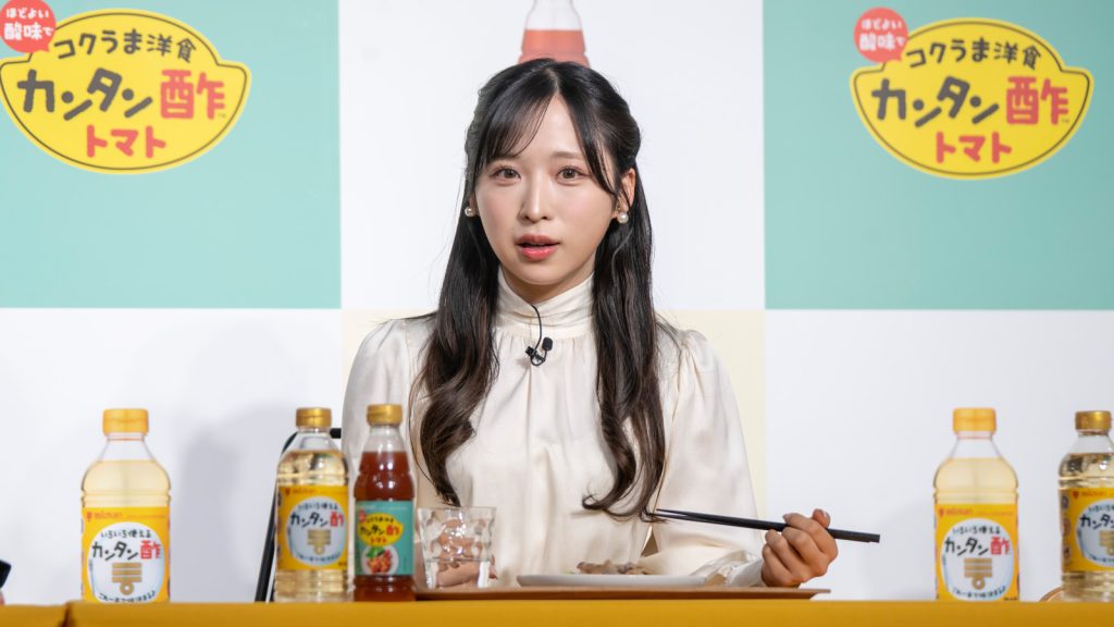 「カンタン酢・カンタン酢トマト 新CM発表会」に出席したAKB48・小栗有以