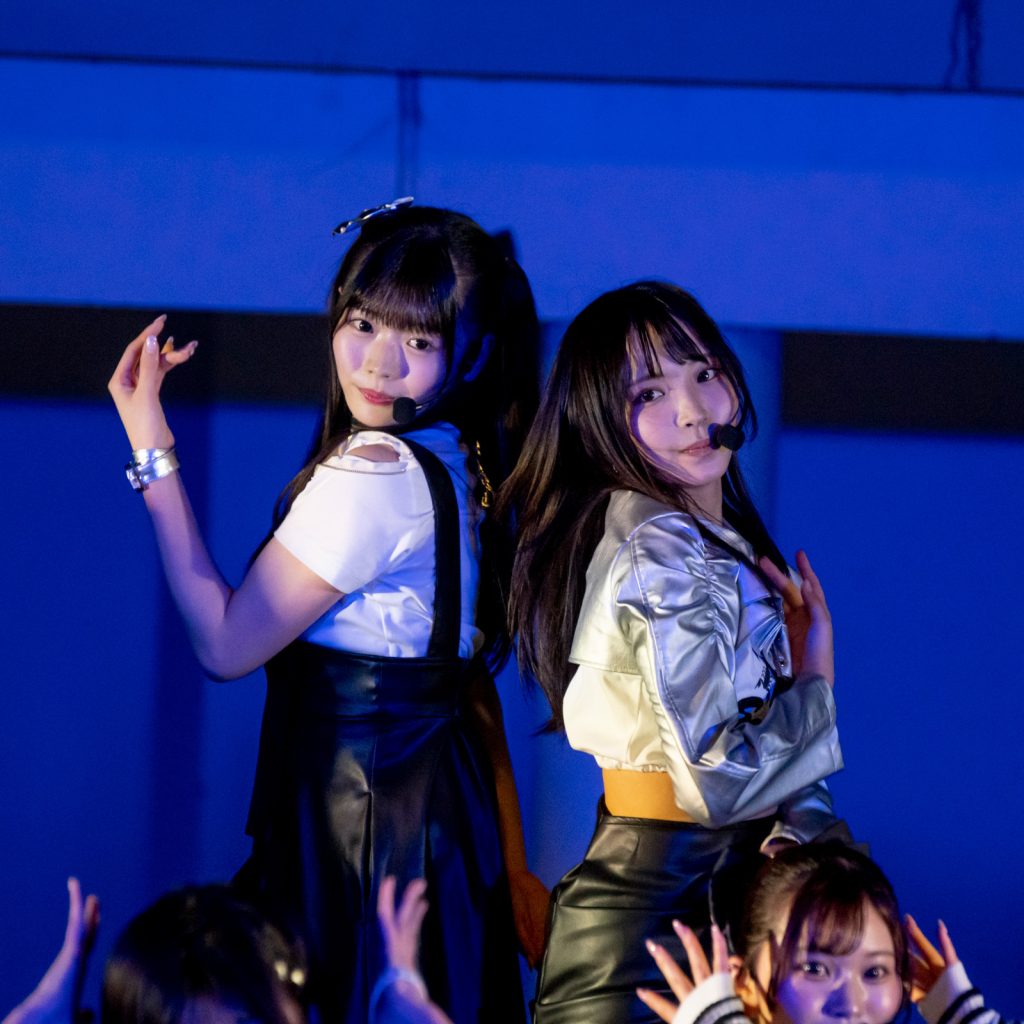 WHITE SCORPION 7th Digital Single『Beach opening』リリースイベントよりMOMOとACO