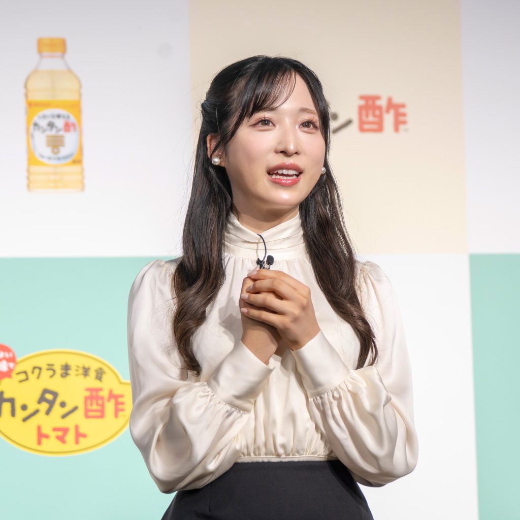 「カンタン酢・カンタン酢トマト 新CM発表会」に出席したAKB48・小栗有以