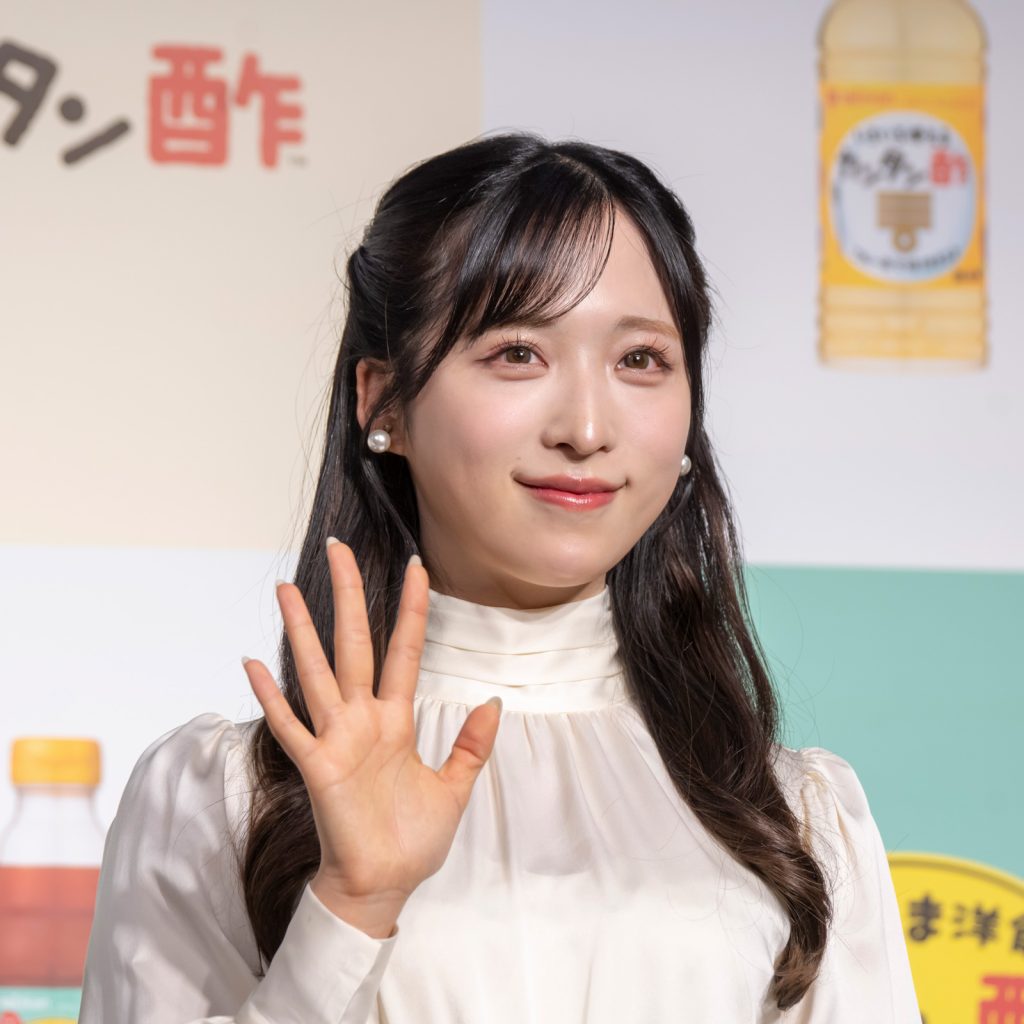 「カンタン酢・カンタン酢トマト 新CM発表会」に出席したAKB48・小栗有以