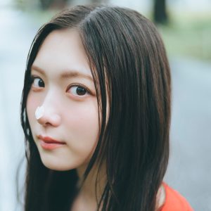 櫻坂46谷口愛季、ノースリーブのワンピースで透明感あふれる姿を披露