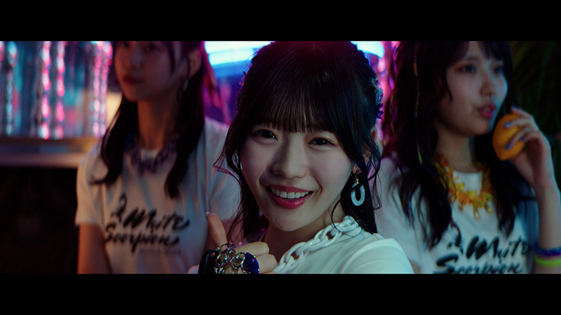 WHITE SCORPION 7thデジタルシングル「Beach opening」MVよりMOMO