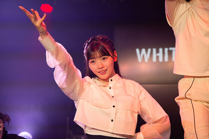 『ホワイトスコーピオンBASE Live』よりWHITE SCORPION・MOMO