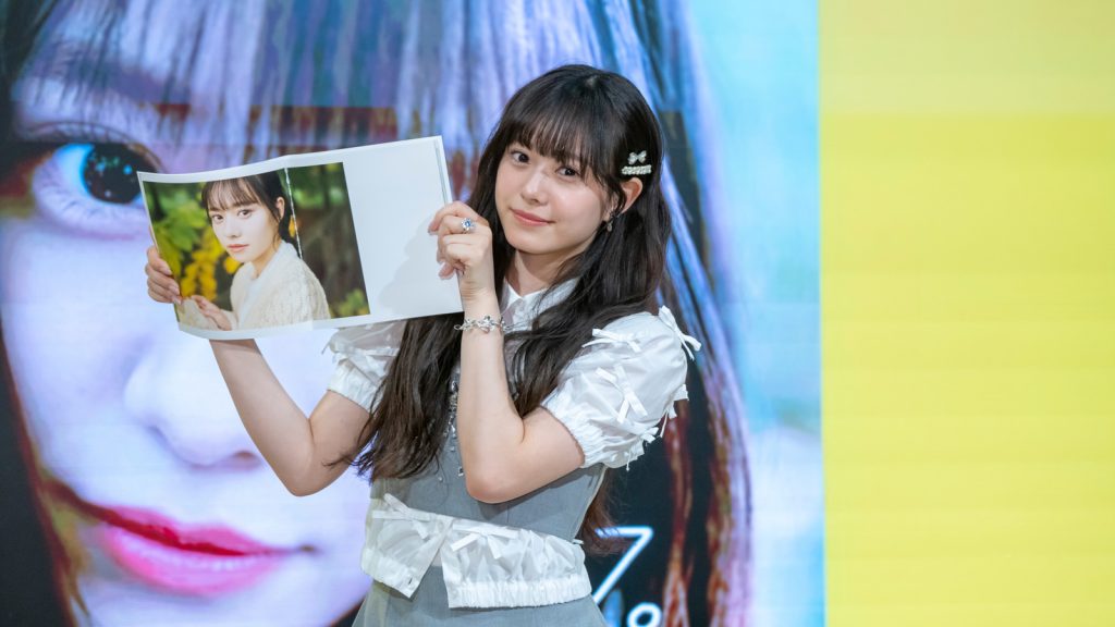 1st写真集『17。』(小学館)出版記念取材会に出席した私立恵比寿中学・仲村悠菜