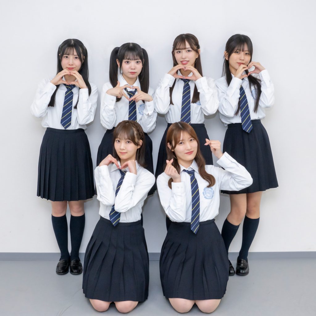 「my fav」前列左から古松華、田中美帆、後列左から黒瀬梨花、園田一花、川又あん奈、西村瑠香