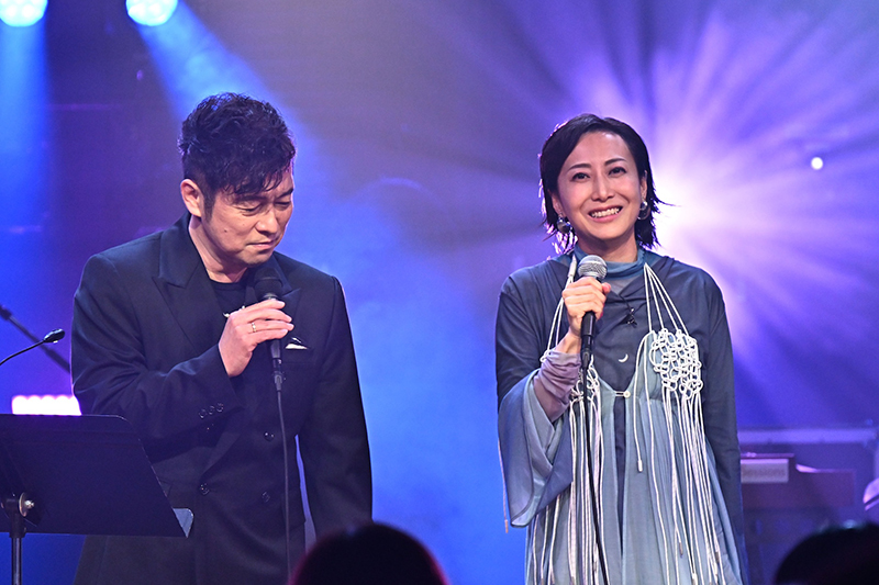 アリシア・キーズ「If I Ain’t Got You」を披露するゲストの一青窈と黒沢薫(ゴスペラーズ)