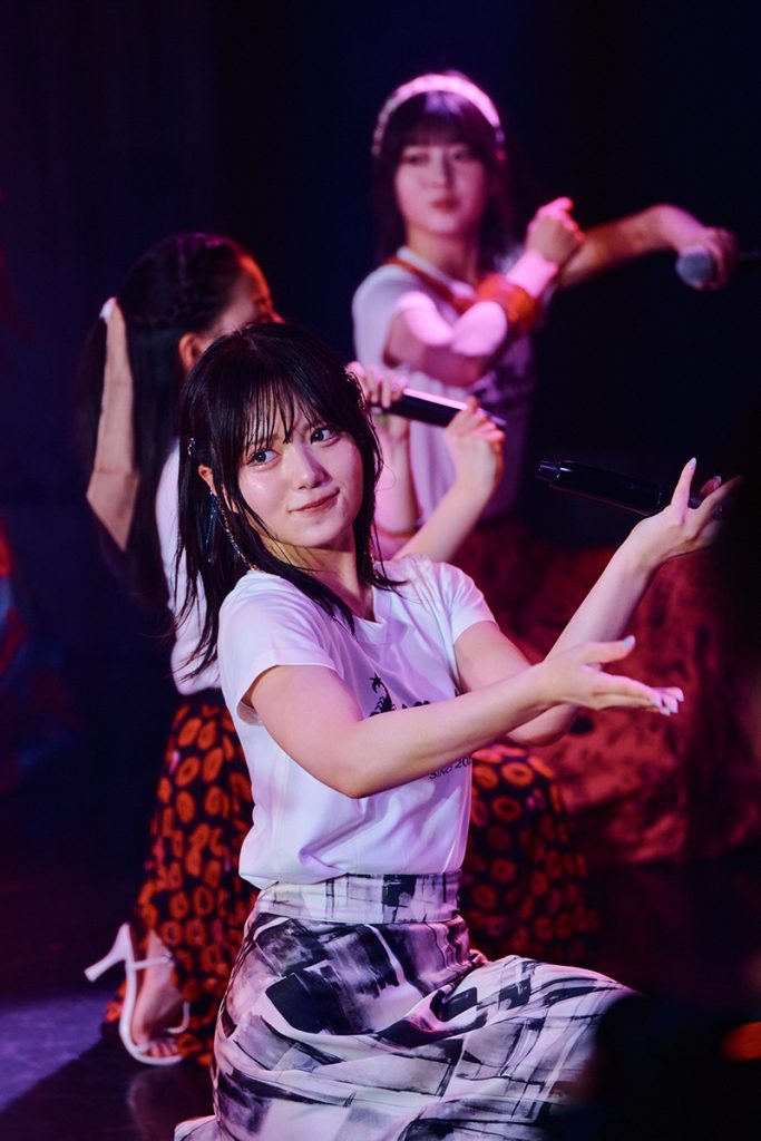 『ホワイトスコーピオンBASE Live』#2で「Beach opening」を披露