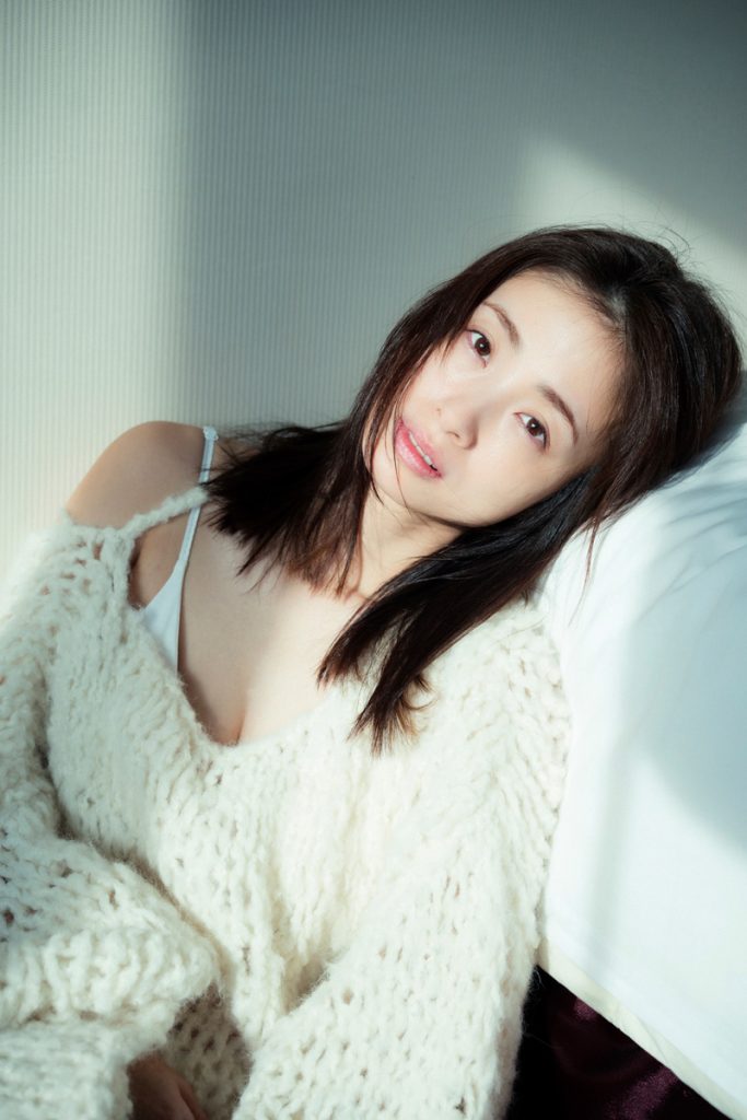 上戸彩写真集『Midday Reverie(ミッドデイ・リヴァリー)』