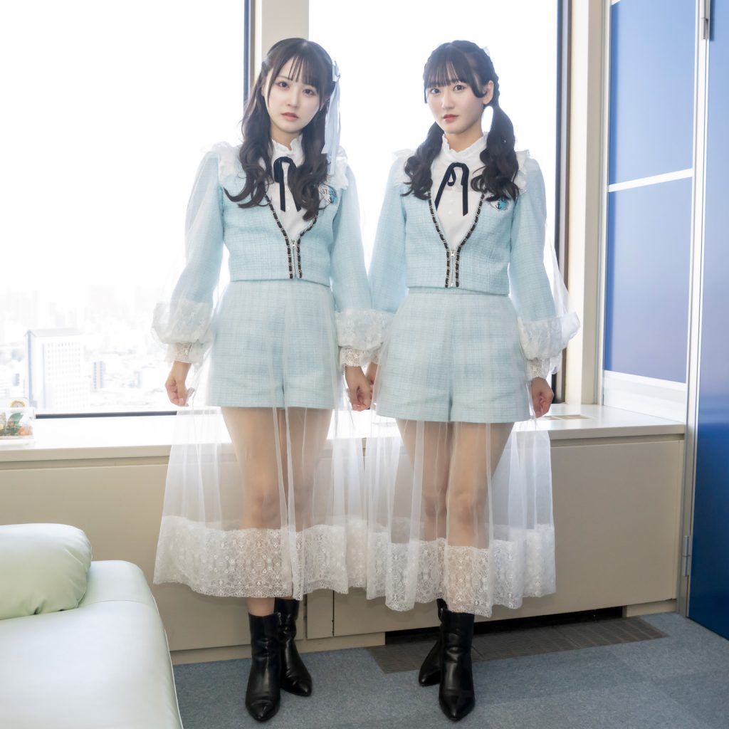 映画『鬼ベラシ』に出演するSTU48・中村舞と信濃宙花