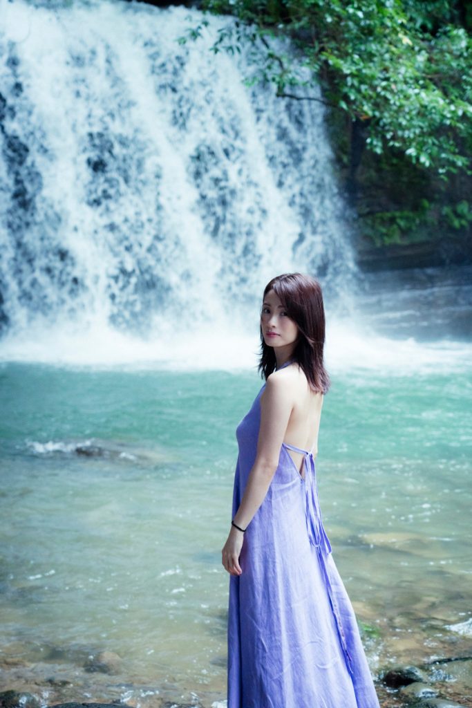 上戸彩写真集『Midday Reverie(ミッドデイ・リヴァリー)』
