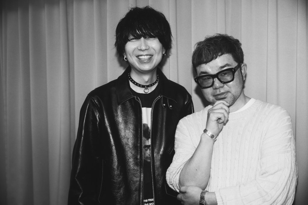 川谷絵音(写真左)と西寺郷太(写真右)
