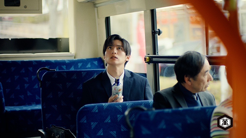 目黒蓮が出演する新CM『だけ旨を想う男 ズッキーニ』篇より