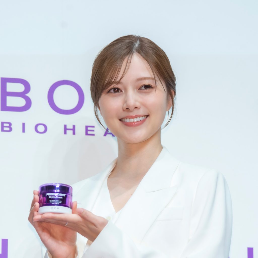 「BIOHEAL BOH 新アンバサダー就任発表会」に出席した白石麻衣