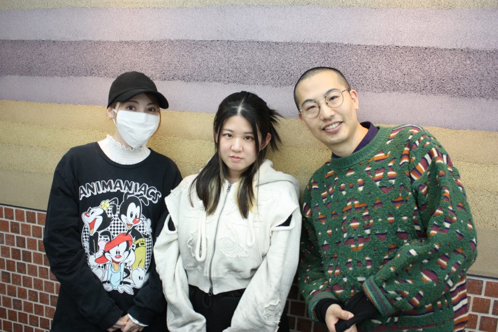 写真左から、リー子、valknee、つかさ