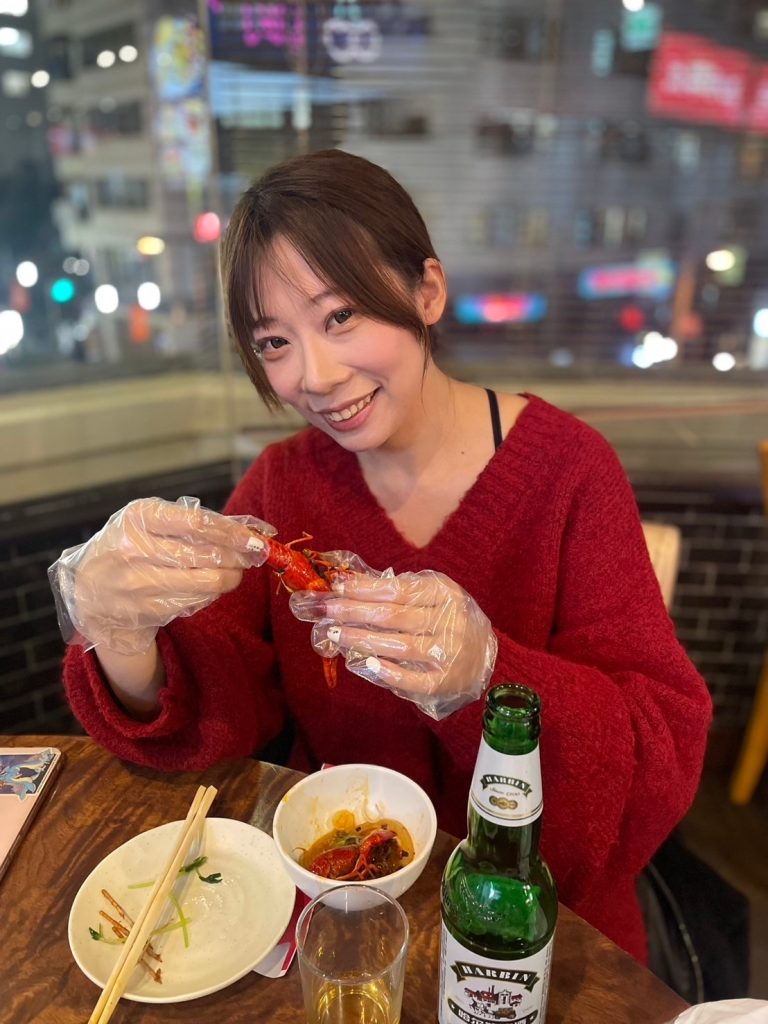 ザリガニ料理の「錫紙龍蝦尾(シージーロンシャーウェイ)」をつまむ、いぜん