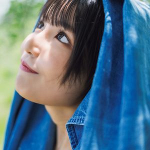 人気急上昇中の南あみ、笑顔まぶしいグラビアショット