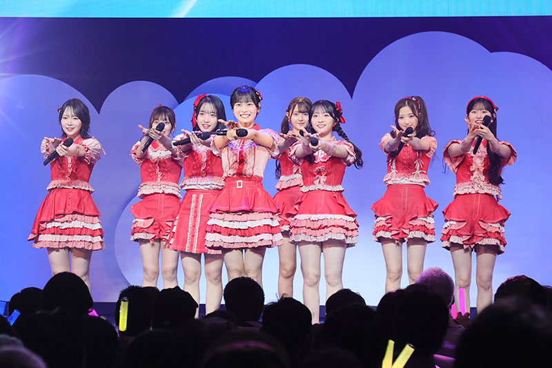「AKB48 18期生昇格記念LIVE!~青い空には 雲はひとつもない~」より