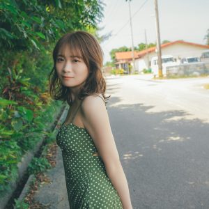 元乃木坂46秋元真夏、32歳の誕生日にフォトブック発売決定！初めてのエッセイにも挑戦「今とてもそわそわして少し不安も」