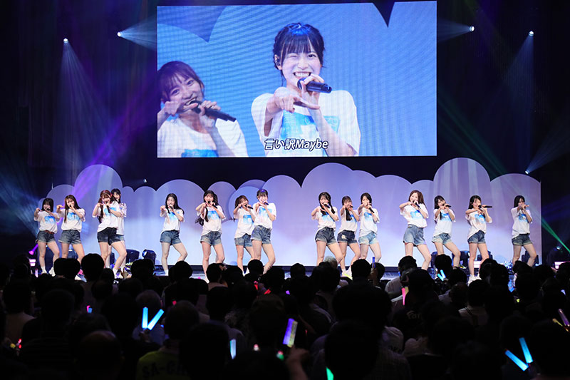 「AKB48 18期生昇格記念LIVE!~青い空には 雲はひとつもない~」より
