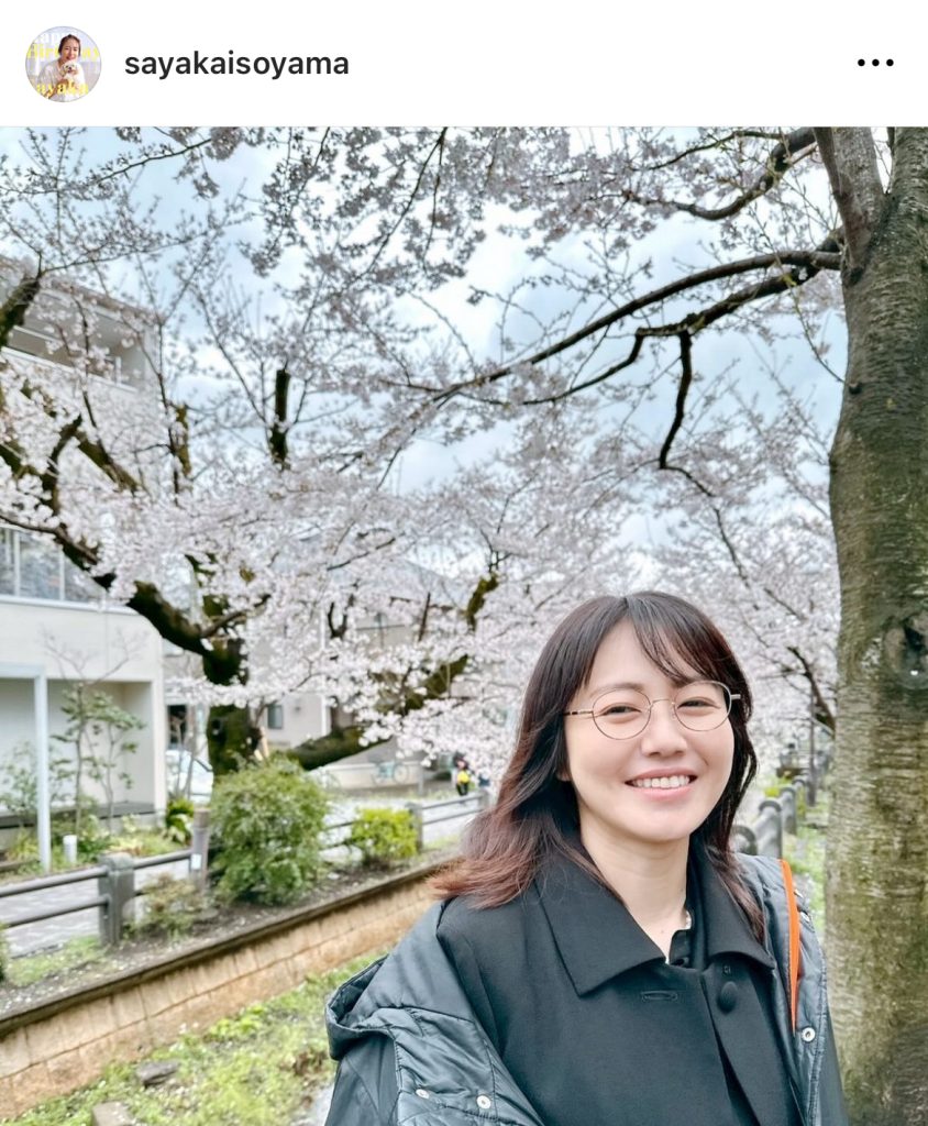 磯山さやかのキュート過ぎるメガネっ子姿