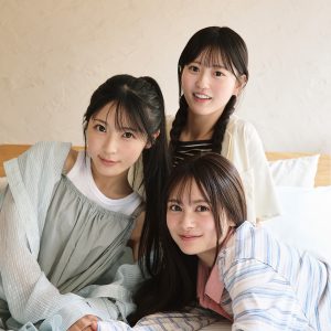 AKB48 新世代のビジュ強トリオ初表紙！ 「激バズ3姉妹」インタビュー｜佐藤綺星×八木愛月×伊藤百花が担う「可愛さの限界突破」