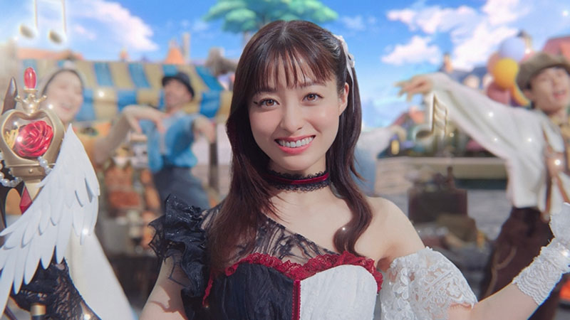 橋本環奈が出演する『異世界のんびりライフ』新CM「演劇の星が登場」篇より