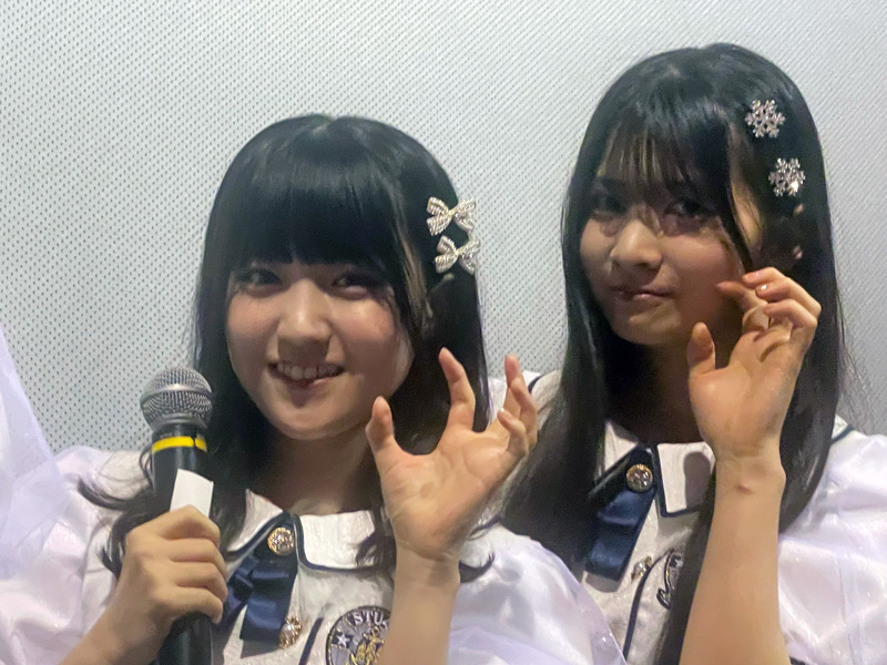 映画『鬼ベラシ』先行プレミア上映会に出席したSTU48久留島優果、新井梨杏