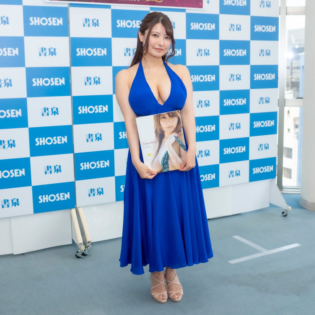 花井美理が写真集「Legendary」発売記念取材会に出席