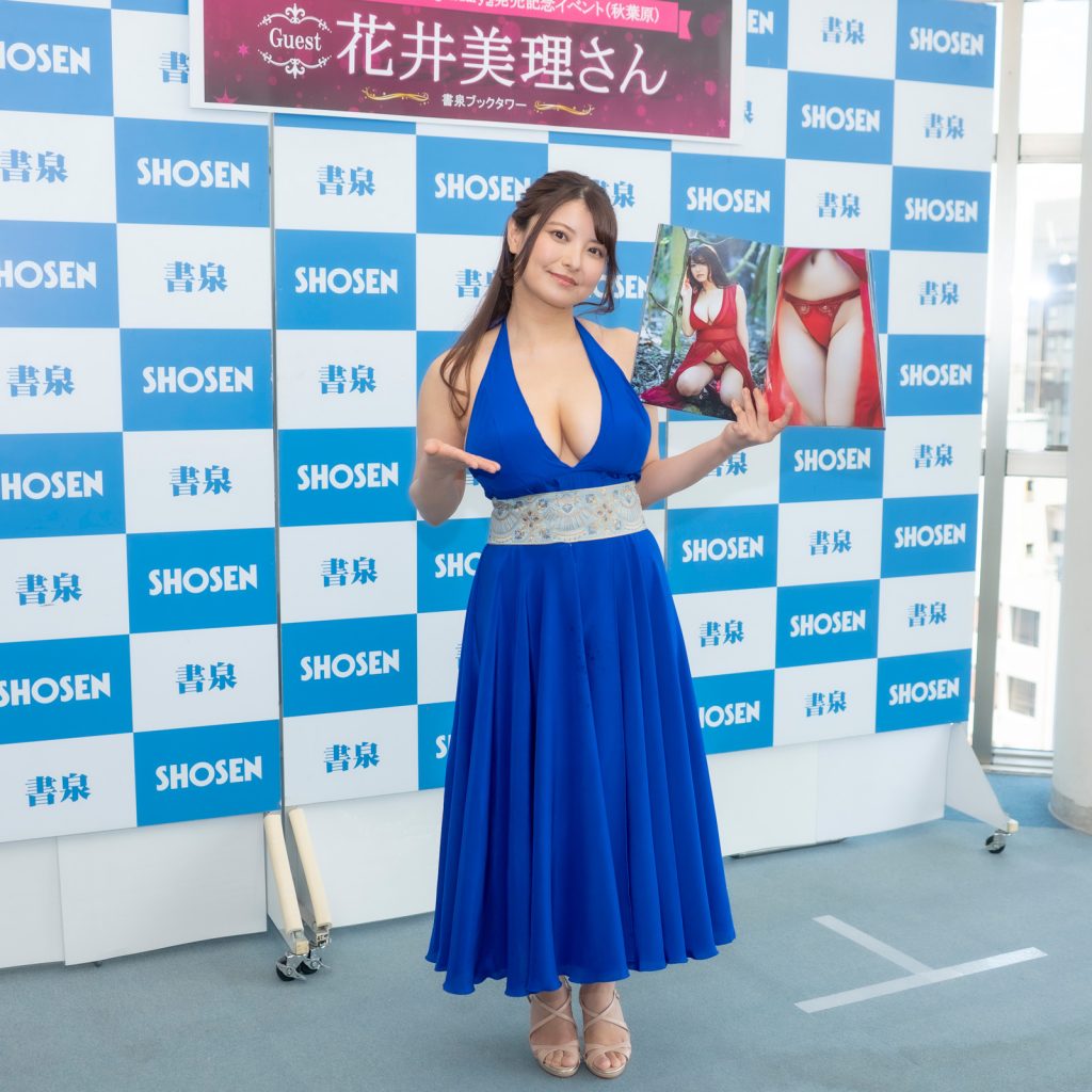 写真集「Legendary」発売記念取材会に出席した花井美理