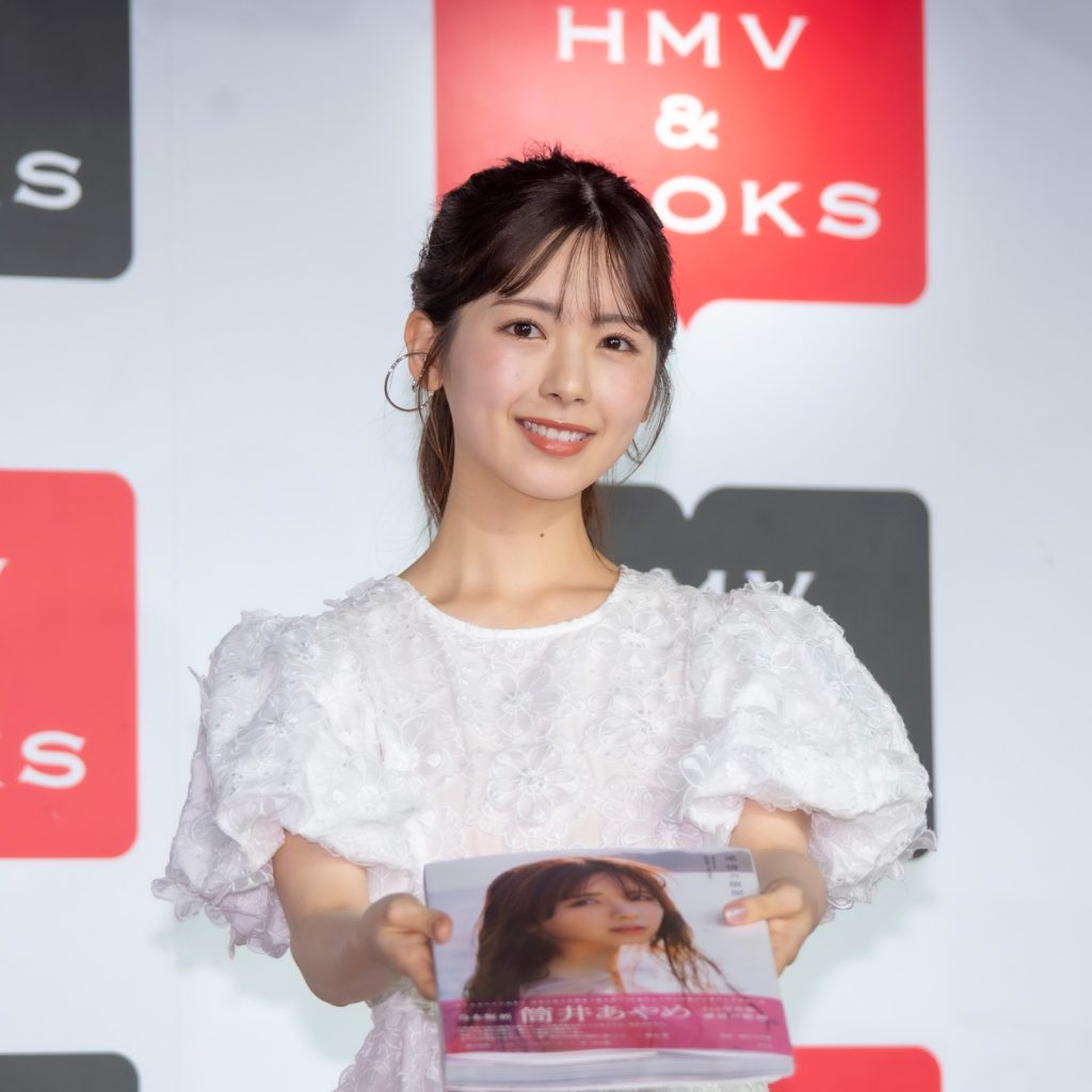 1st写真集『感情の隙間』発売記念取材会に出席した乃木坂46筒井あやめ