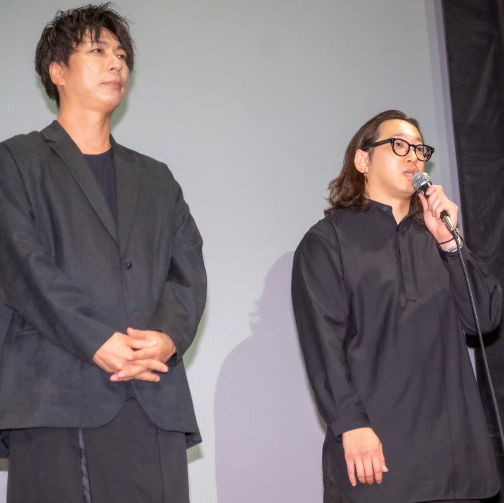 映画『2025年7月5日 午前4時18分』完成披露上映会舞台あいさつに登壇した船ヶ山哲、古川大晃監督