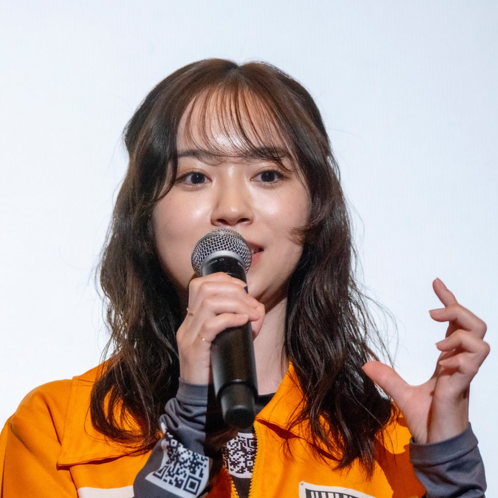 映画『鬼ベラシ』初日舞台あいさつに出席した杏花