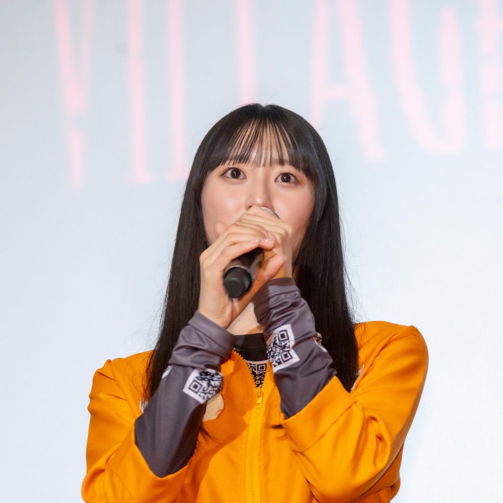 映画『鬼ベラシ』初日舞台あいさつに出席した信濃宙花