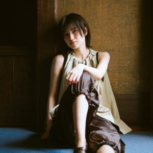 櫻坂46的野美青、凛とした表情・自然とこぼれる笑顔…歴史ある洋館で撮影
