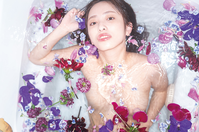 高梨瑞樹写真集『乙女に花束を』より