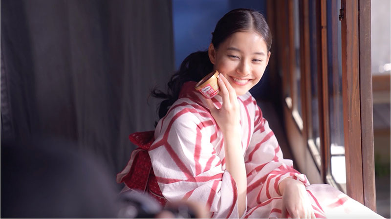 ハーゲンダッツの新WEB CM「いちご練乳みるく」篇に出演する新木優子