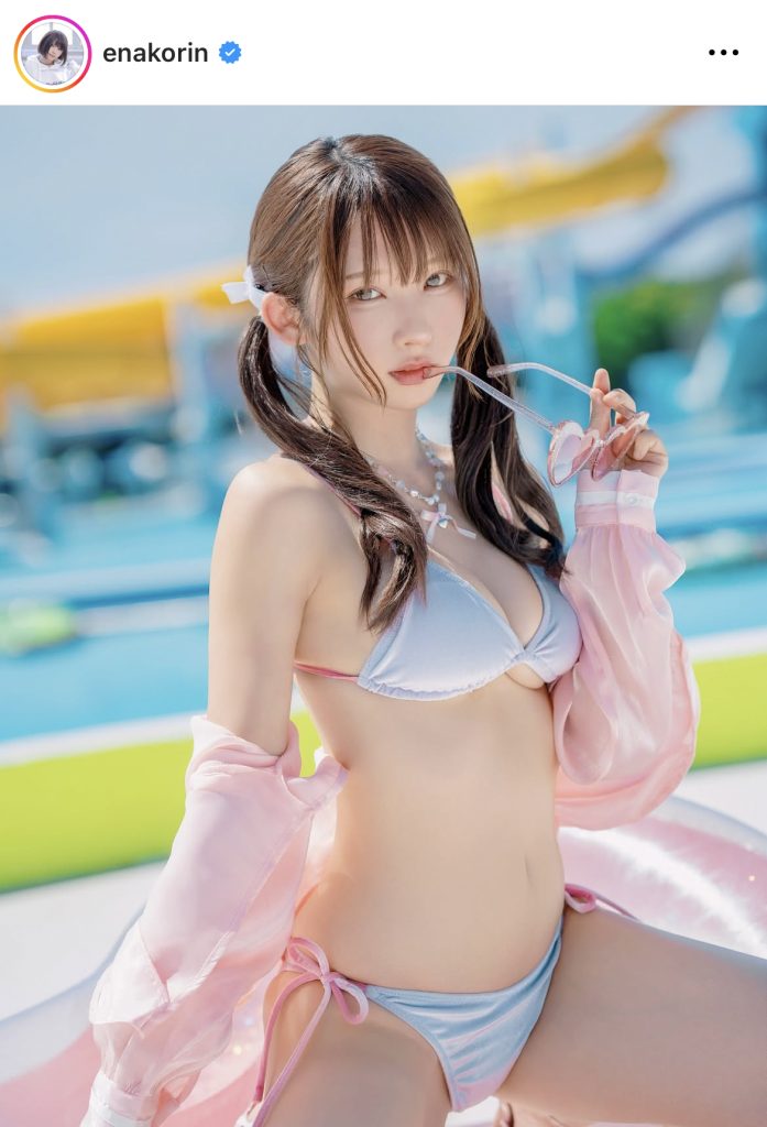 サングラスをくわえて誘うえなこ