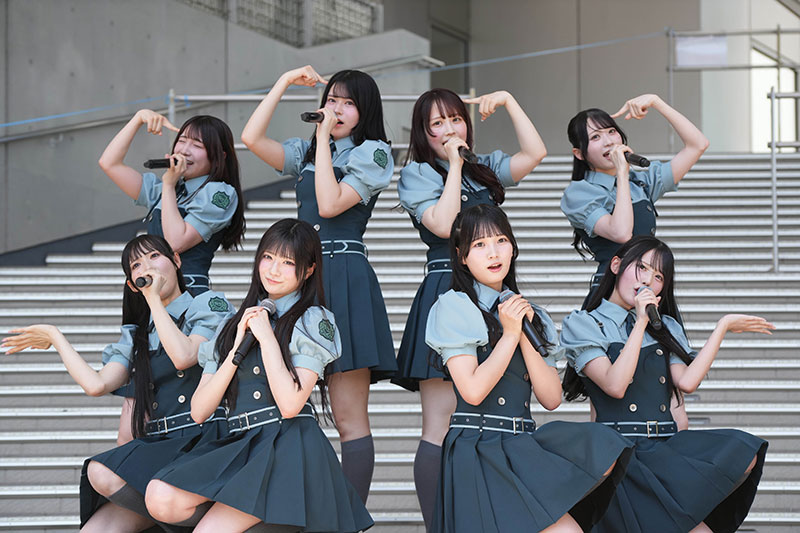 2nd Digital Single EXTRA Song「恋愛変格活用」を披露するRain Tree