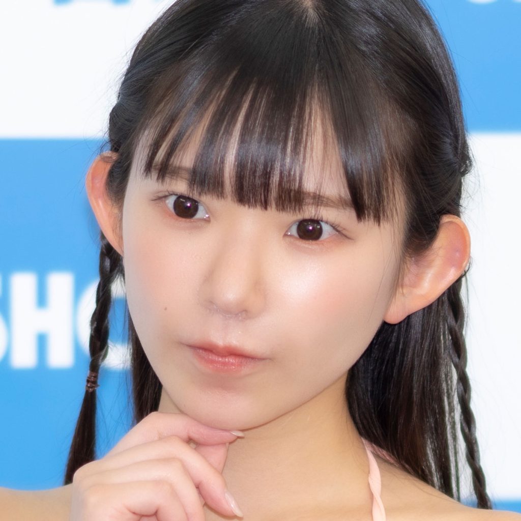 グラビアアイドル長澤茉里奈がSNSに投稿した画像が話題に