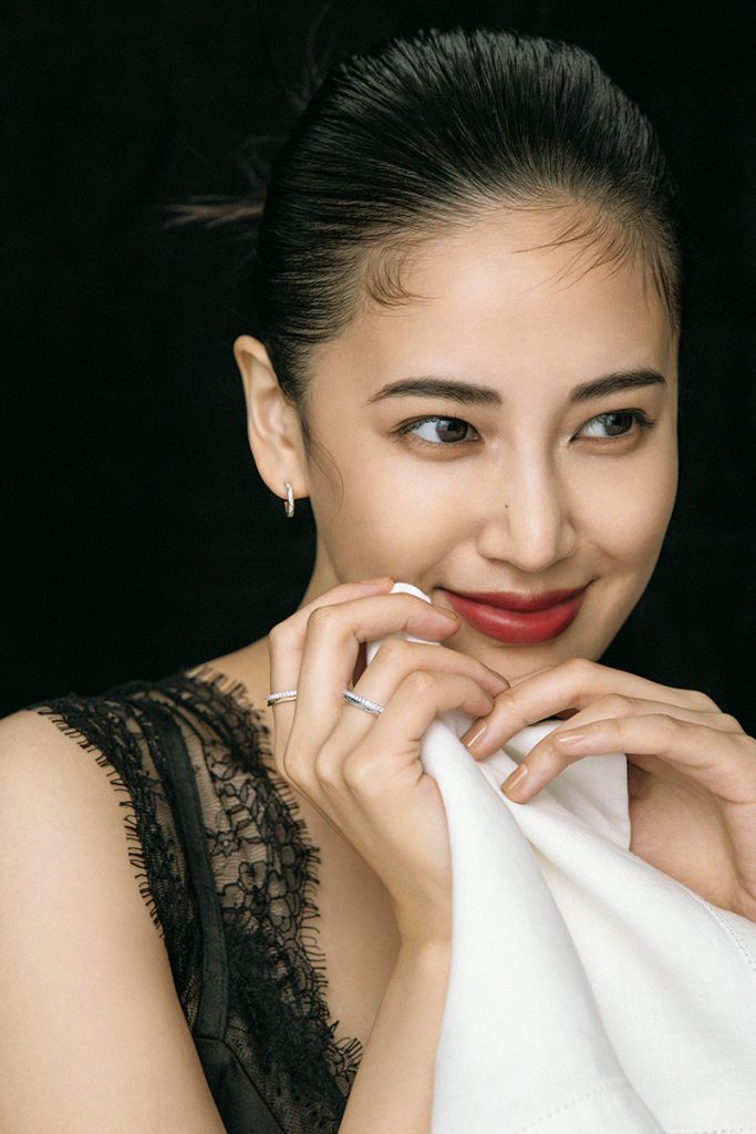 『CLASSY.8月号』特集:時計とジュエリー/藤井夏恋