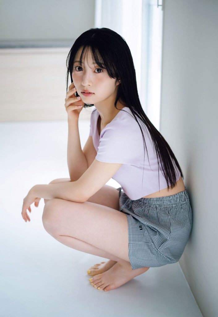 「B.L.T.2025年8月号」セブンネットショッピング購入特典ポストカード【秋山由奈(AKB48)】