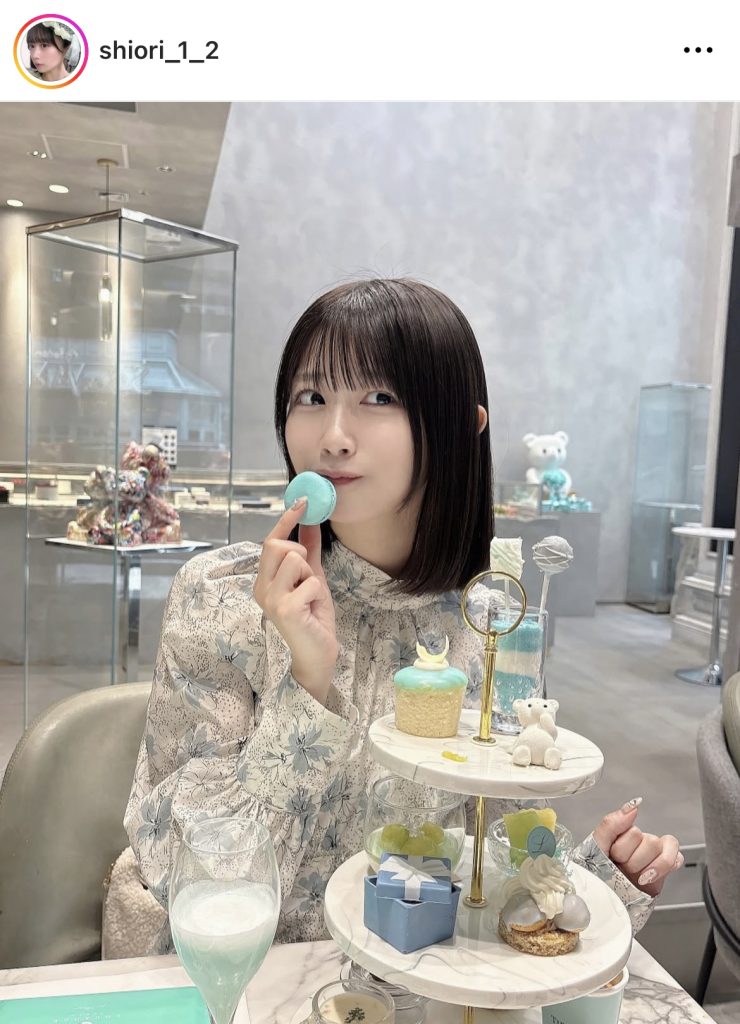 本多しおりがアフターヌーンで笑顔を見せる