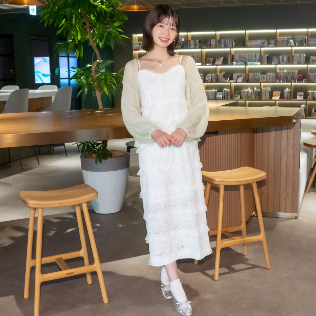 とっても爽やかな浅井七海全身ショット