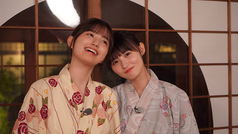 浴衣に着替えてまったり時間を過ごす遠藤さくらと五百城茉央