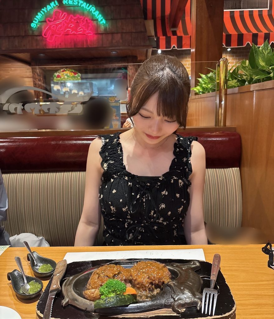 岡本姫奈の公式インスタグラム(okamotohina_official)より
