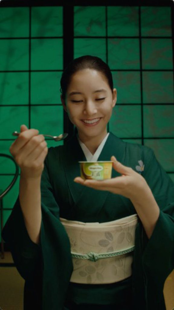 「ハーゲンダッツ JAPAN MIND WEB CM 第⼆弾『⽟露』」篇より
