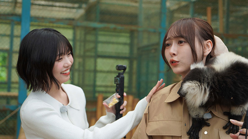 エリマキキツネザルに愛される弓木奈於