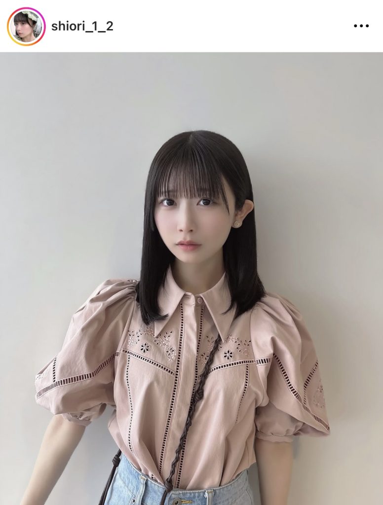 新調したブラウスがよく似合う