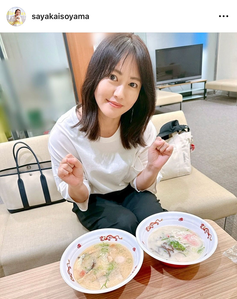 九州じゃんがららーめんの差し入れにうれしそうな磯山さやか